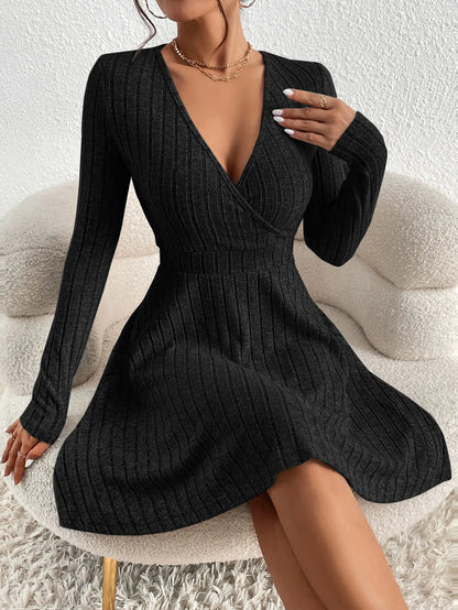 Winter New V-neck Sexy Waistline A-line Umbrella Skirt Big Swing Long-sleeved Knit Dress