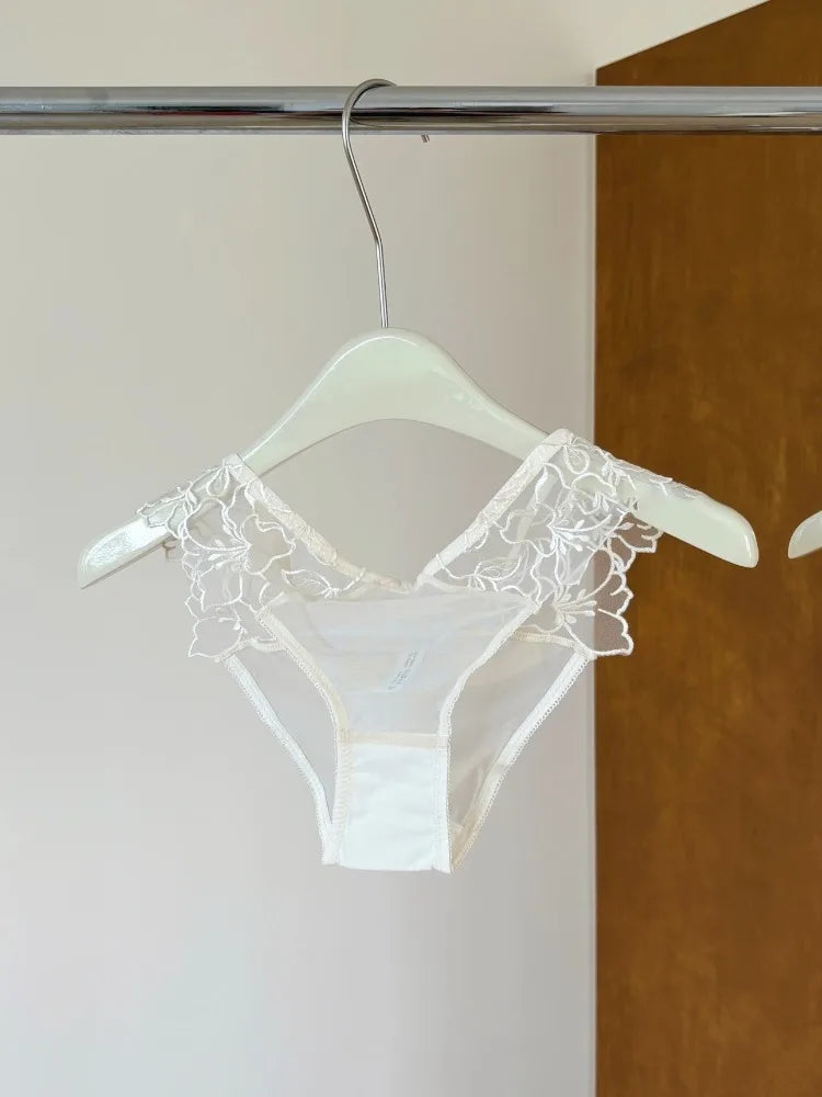 French Embroidery Lace Bralette Wireless Triangle Cup Bra for Women Elegant Lingerie Set Thin Straps Small Chest Cover MOYISU