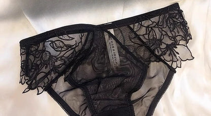 French Embroidery Lace Bralette Wireless Triangle Cup Bra for Women Elegant Lingerie Set Thin Straps Small Chest Cover MOYISU